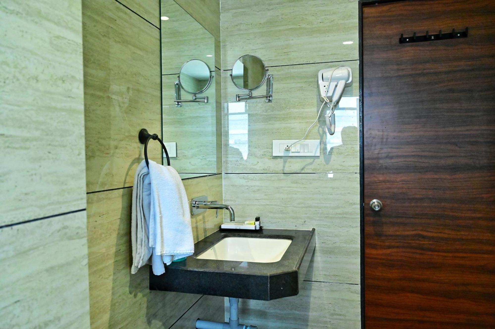 The One Hotel Nashik Dış mekan fotoğraf